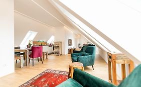 Grosse Dachgeschosswohnung Im Herzen Von Graz