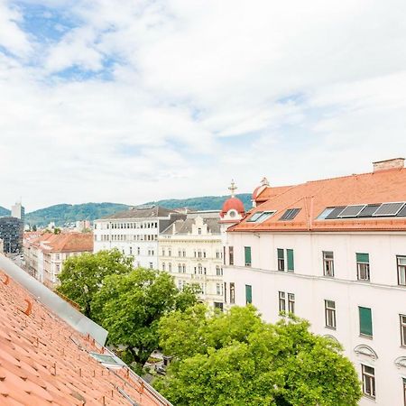 Grosse Dachgeschosswohnung Im Herzen Von Graz Exterior photo