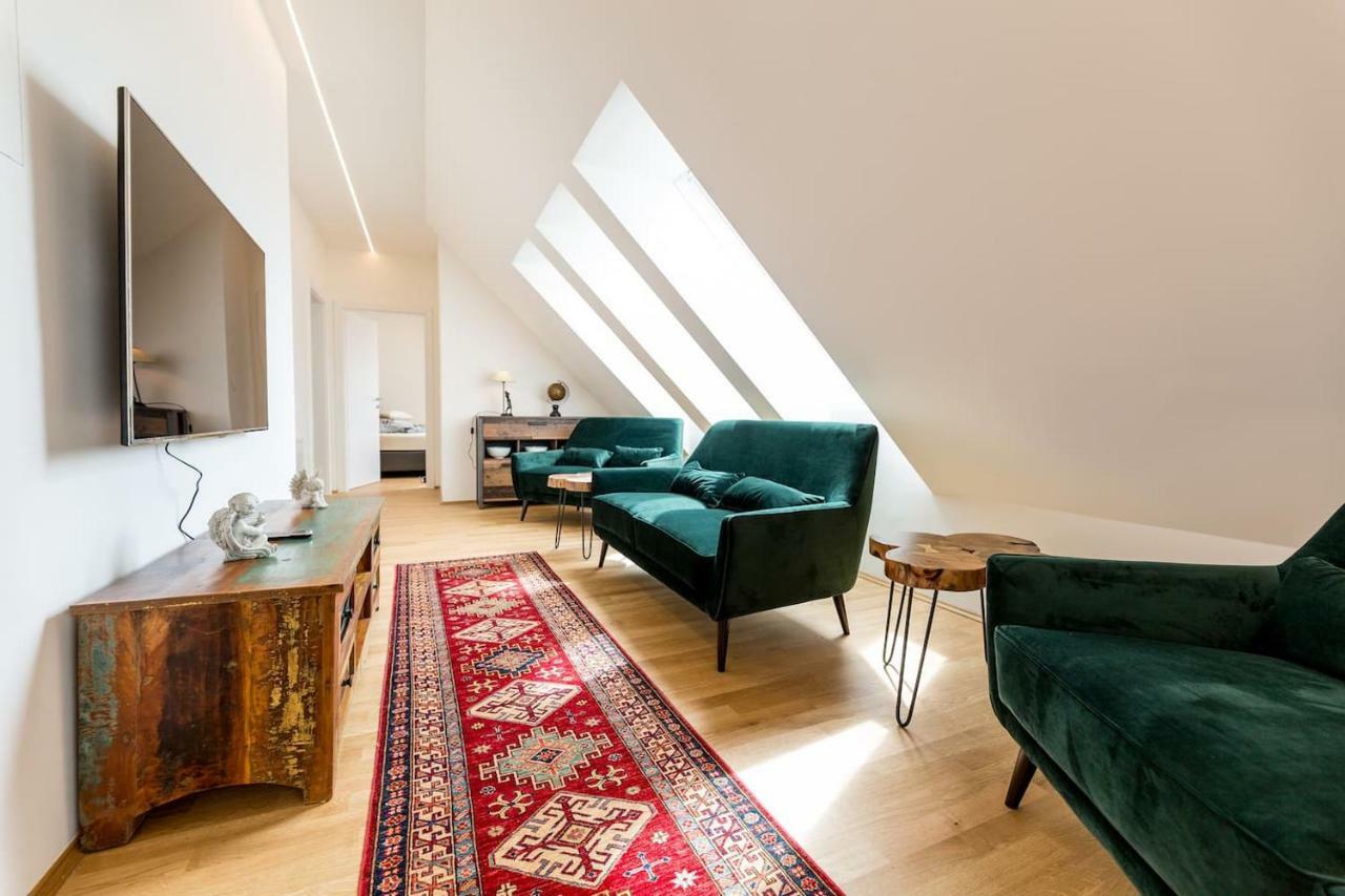 Grosse Dachgeschosswohnung Im Herzen Von Graz Exterior photo