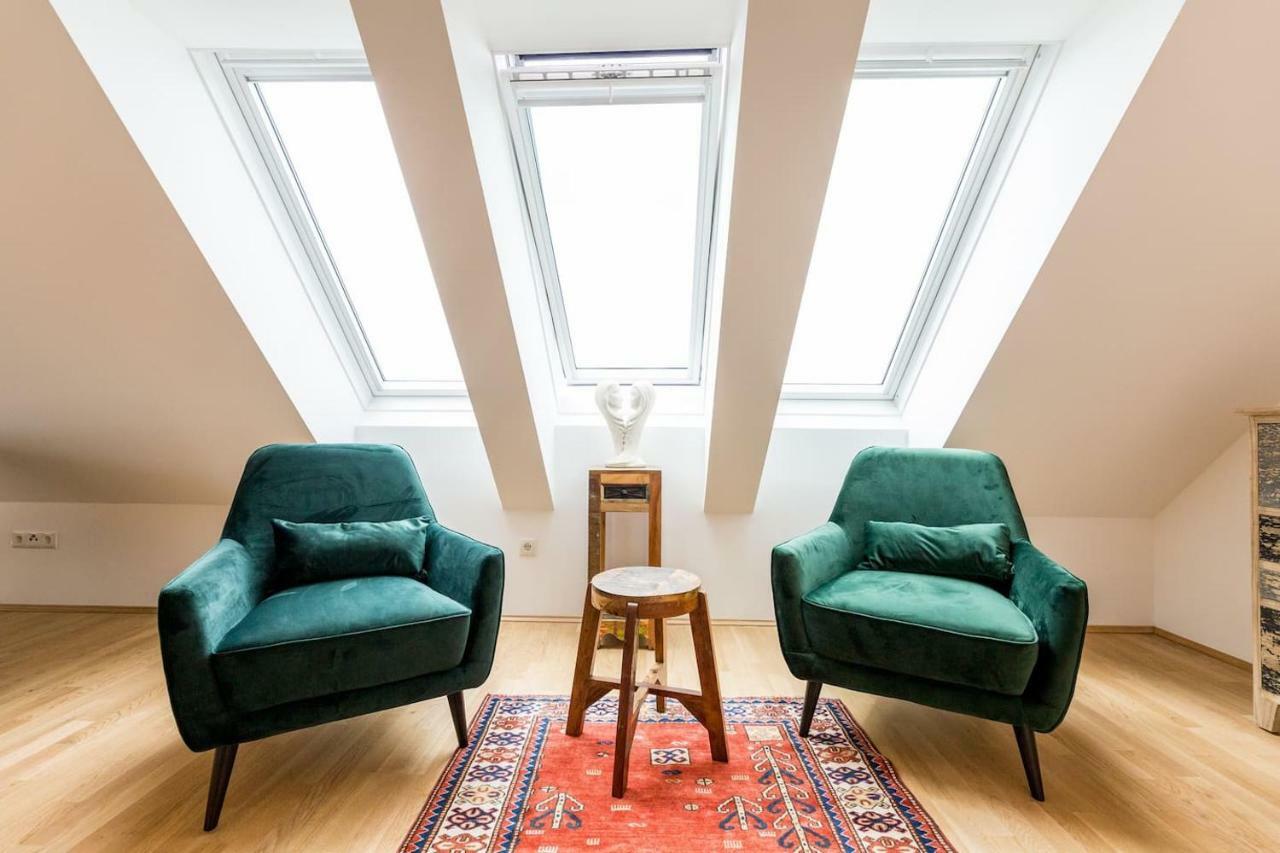 Grosse Dachgeschosswohnung Im Herzen Von Graz Exterior photo