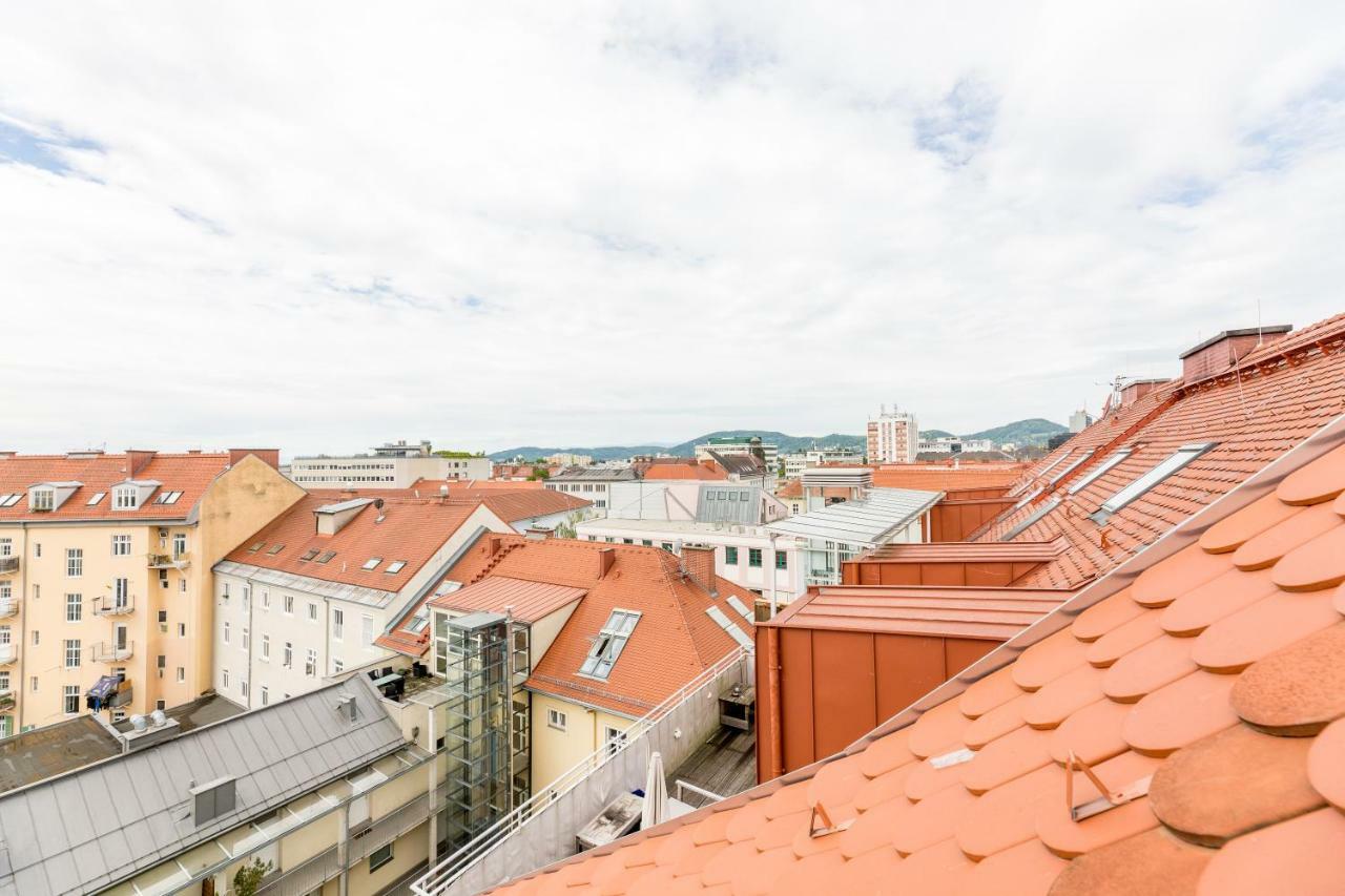Grosse Dachgeschosswohnung Im Herzen Von Graz Exterior photo