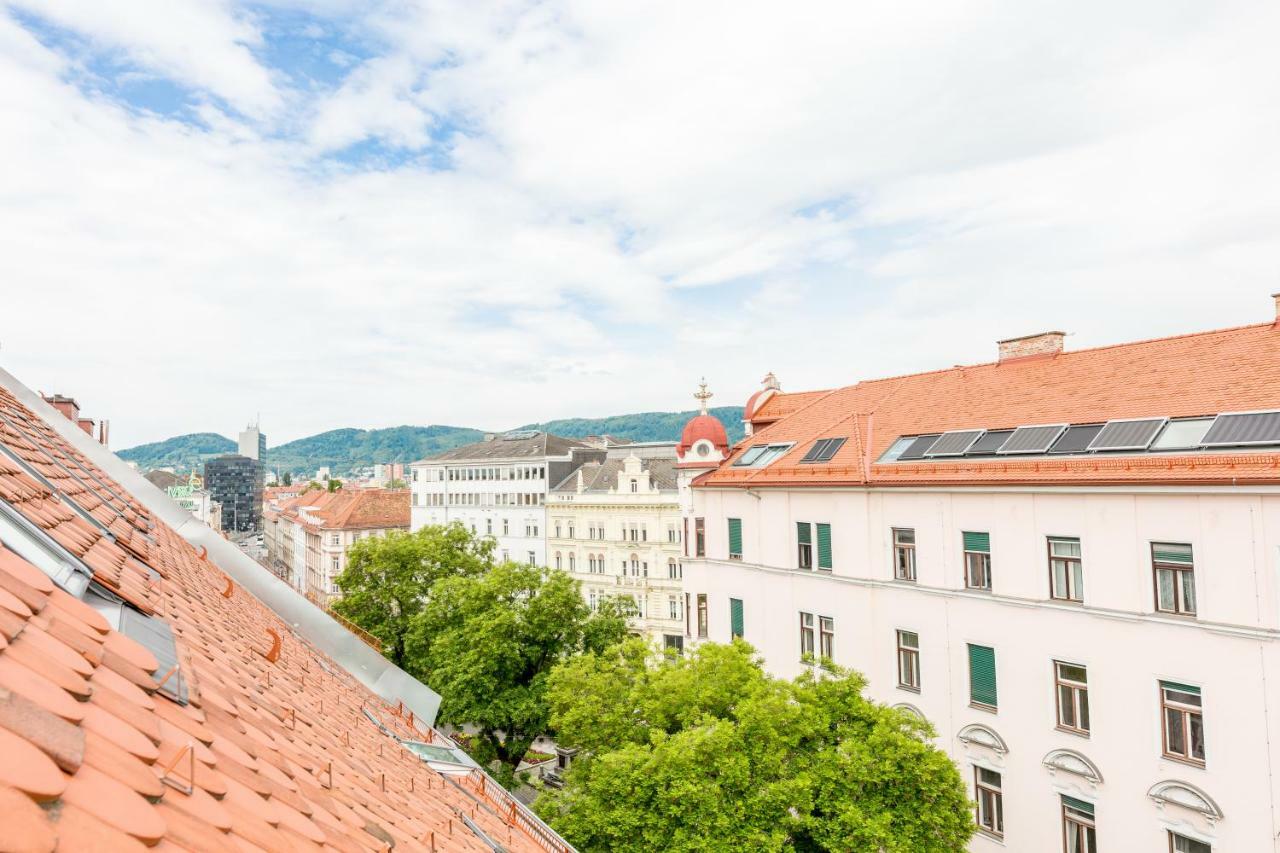 Grosse Dachgeschosswohnung Im Herzen Von Graz Exterior photo